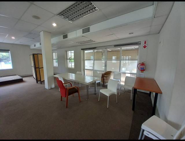 165M² OFFICE TO LET IN BRYANSTON